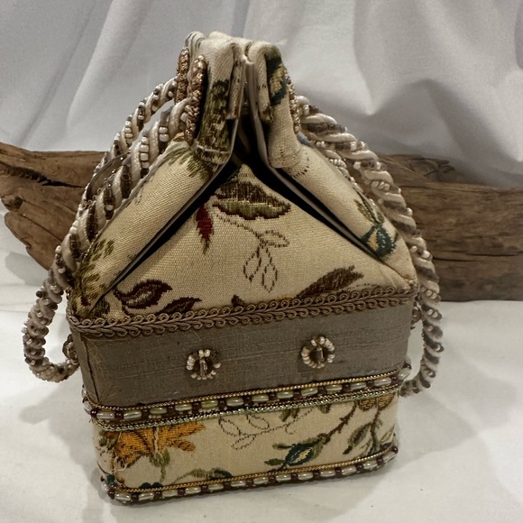 Mary Frances Stunning Women's Elegant Bag - Picture 2 of 9